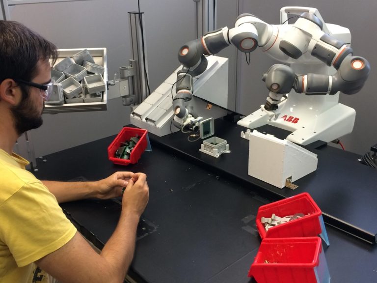 Partnership tra Abb e Kawasaki per i cobot
