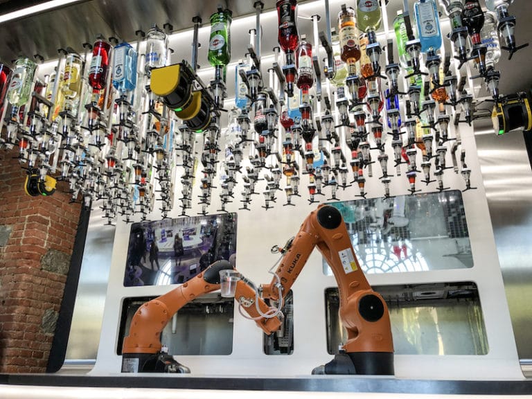Il cocktail dell'estate? Ai Murazzi lo prepara il robot