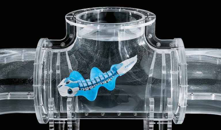 BionicFinWave, il pesce bionico di Festo capace di navigare all'interno di tubazioni trasparenti