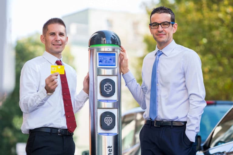 Una sim card a tariffa illimitata per l'IoT: la trovata di Things Mobile che piace alle industrie ma anche ai Tuk Tuk