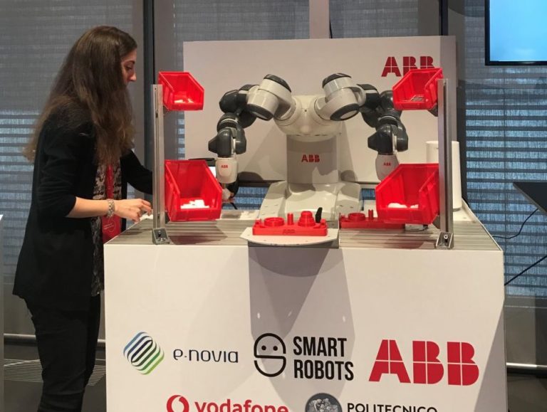 Leggi l'articolo Il CoBot cresce con la 'vitamina' 5G: il progetto di Vodafone, Abb, e-Novia e Politecnico di Milano