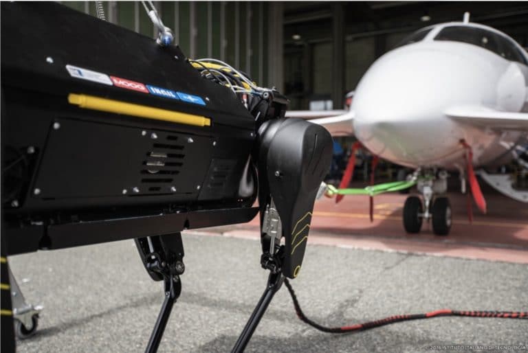 HyQReal, il robot a quattro zampe che può trainare un aereo