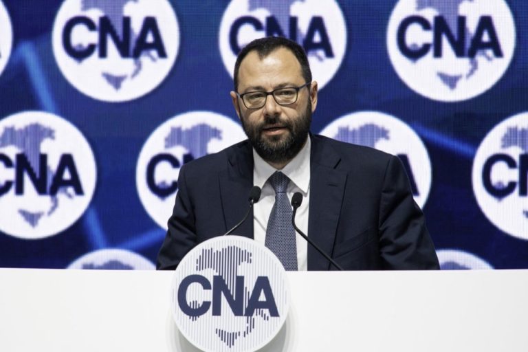 Impresa 4.0, Patuanelli: "Passeremo al credito d'imposta solo se sarà più conveniente per le imprese"