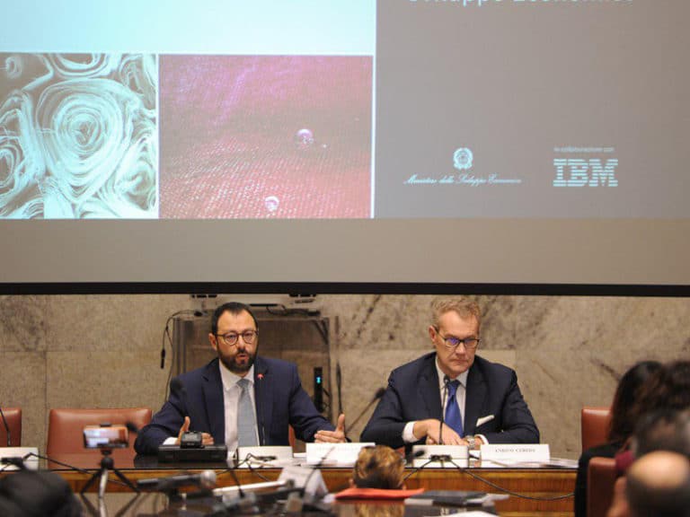 Blockchain per tracciare la filiera tessile Made in Italy: il Mise e IBM lanciano un progetto pilota
