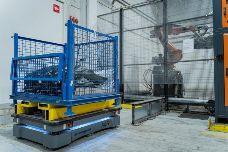 Robot mobili, fabbriche intelligenti e logistica flessibile: mini-guida al successo