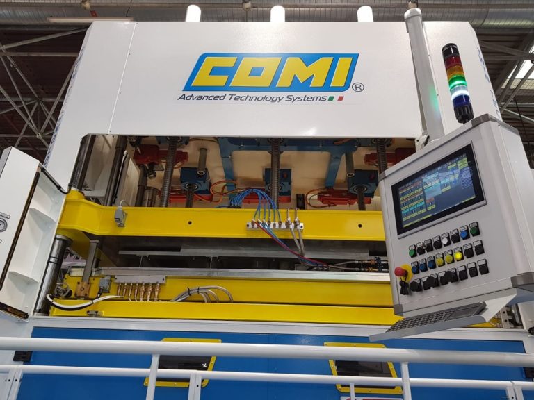 Veloce, programmabile e interconnessa: com'è fatta la nuova termoformatrice Comi
