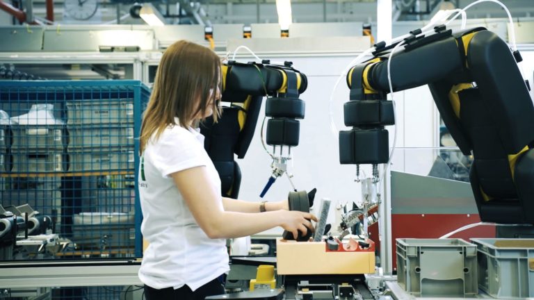 Ergonomia e produzione digitalizzata: le tecnologie di Bosch Rexroth al servizio del lavoratore