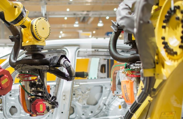 BMW compra 3500 robot Fanuc per realizzare le sue nuove linee di produzione