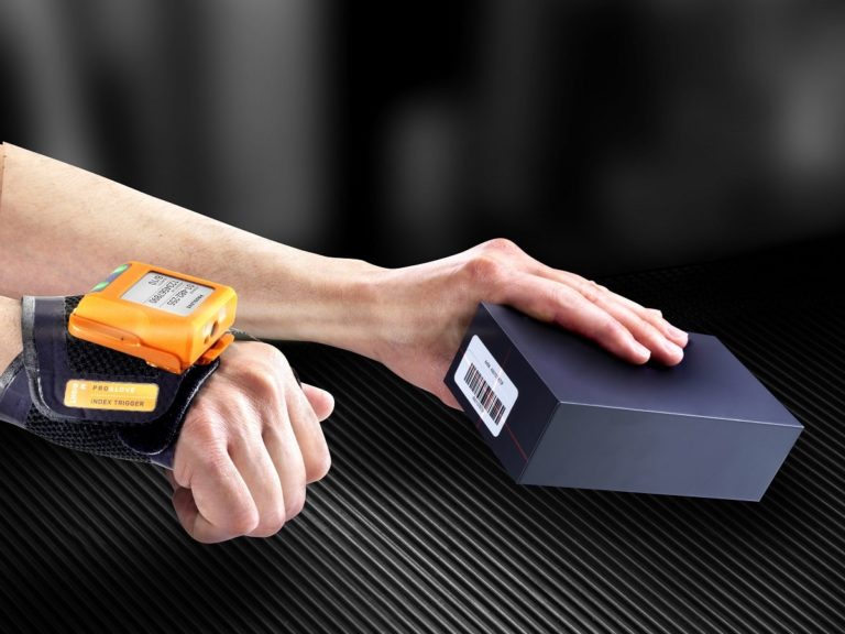 ProGlove presenta un nuovo guanto scanner dotato di display
