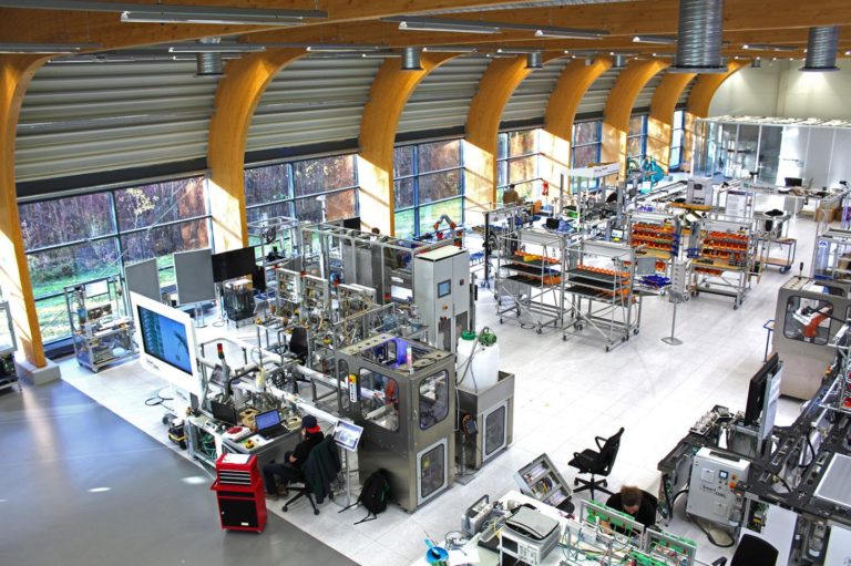 Smart manufacturing, il mercato supererà i 235 miliardi di dollari nel 2028: trend, tecnologie e key player del settore