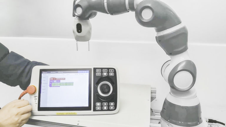 ABB rende disponibile un semplice wizard per programmare il robot collaborativo YuMi single-arm
