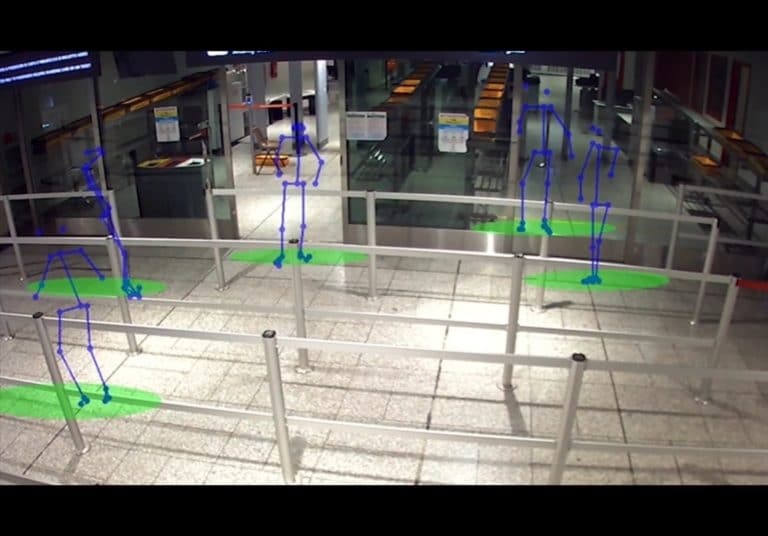Dall'IIT una soluzione basata sull'intelligenza artificiale per misurare il distanziamento sociale in aeroporto