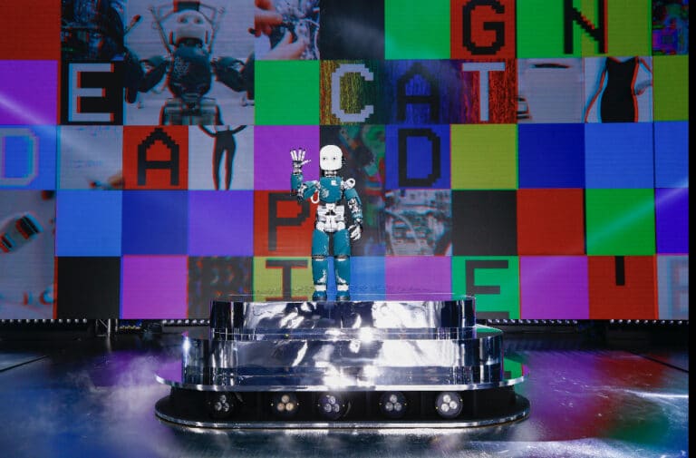 La moda incontra l'alta tecnologia: i robot dell'IIT in passerella per Dolce e Gabbana