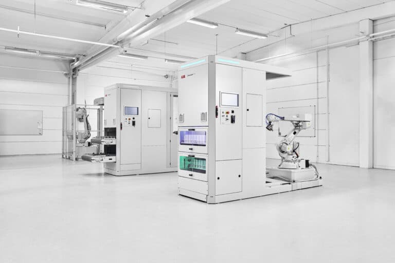 ABB lancia FlexLoader M, un sistema modulare per caricare e scaricare i pezzi nelle macchine