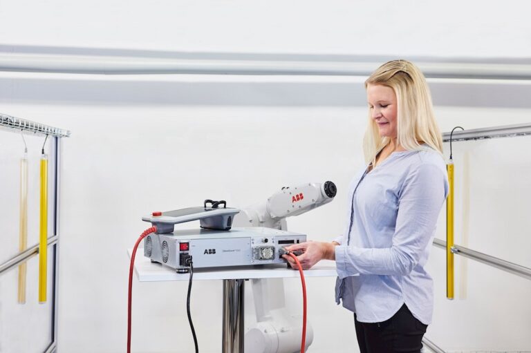 Nuove unità di controllo robot ABB OmniCore: più velocità, scalabilità ed efficienza