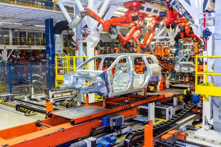 Jeep potenzia lo stabilimento del Suv Commander e lo rende più flessibile per compensare il chip shortage