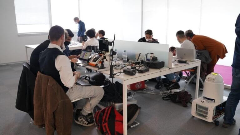 Protesi robotiche, robot per l'assistenza e la riabilitazione: i progetti vincitori delle Olimpiadi della robotica