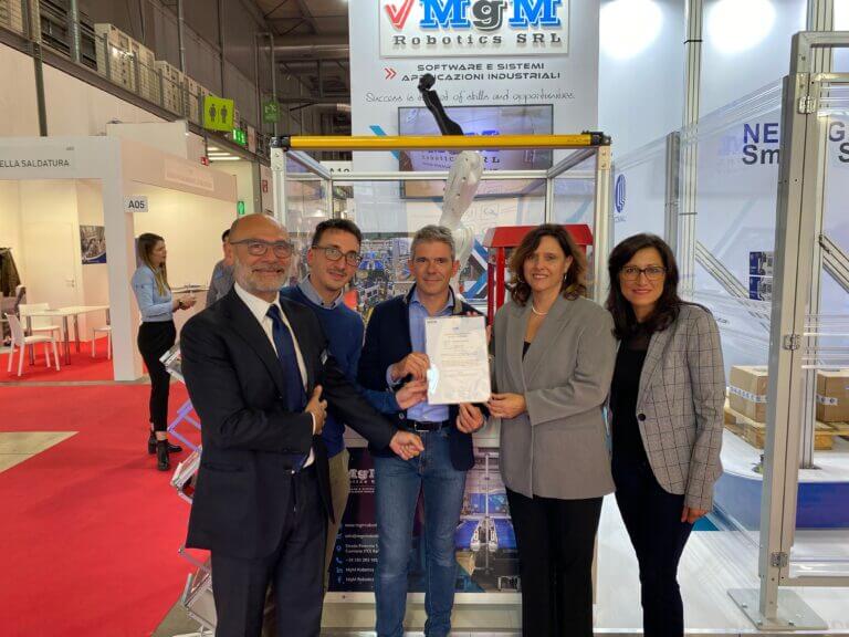 A Bi-Mu Icim consegna a Comau la certificazione Moca per il robot Racer-5 SE