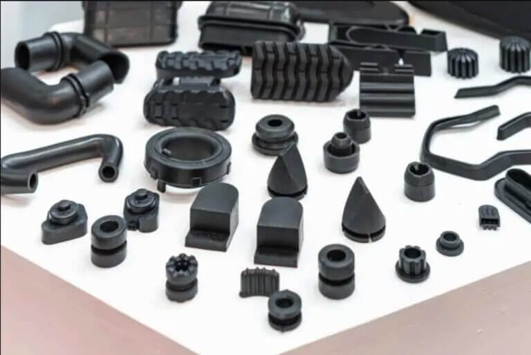 Xometry Europe amplia la sua offerta con i processi di stampaggio a compressione e colata sottovuoto