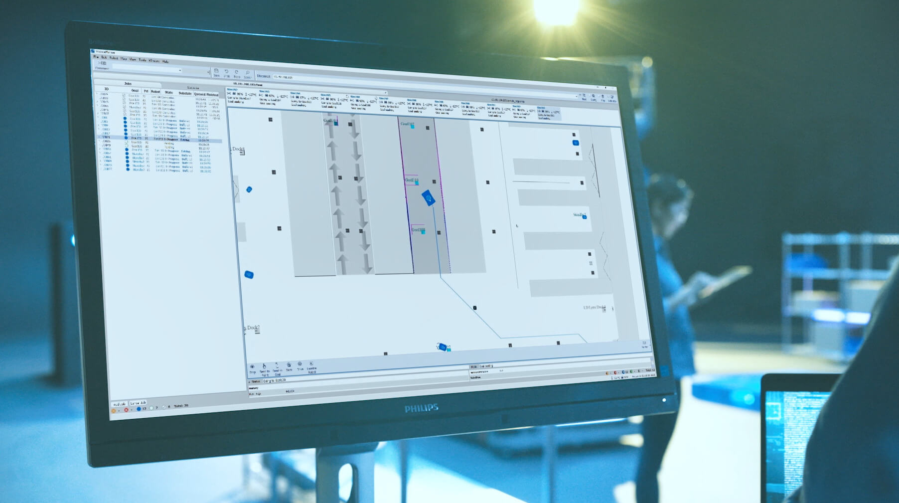 Omron spinge sul software per migliorare la gestione e la navigazione delle flotte di robot mobili